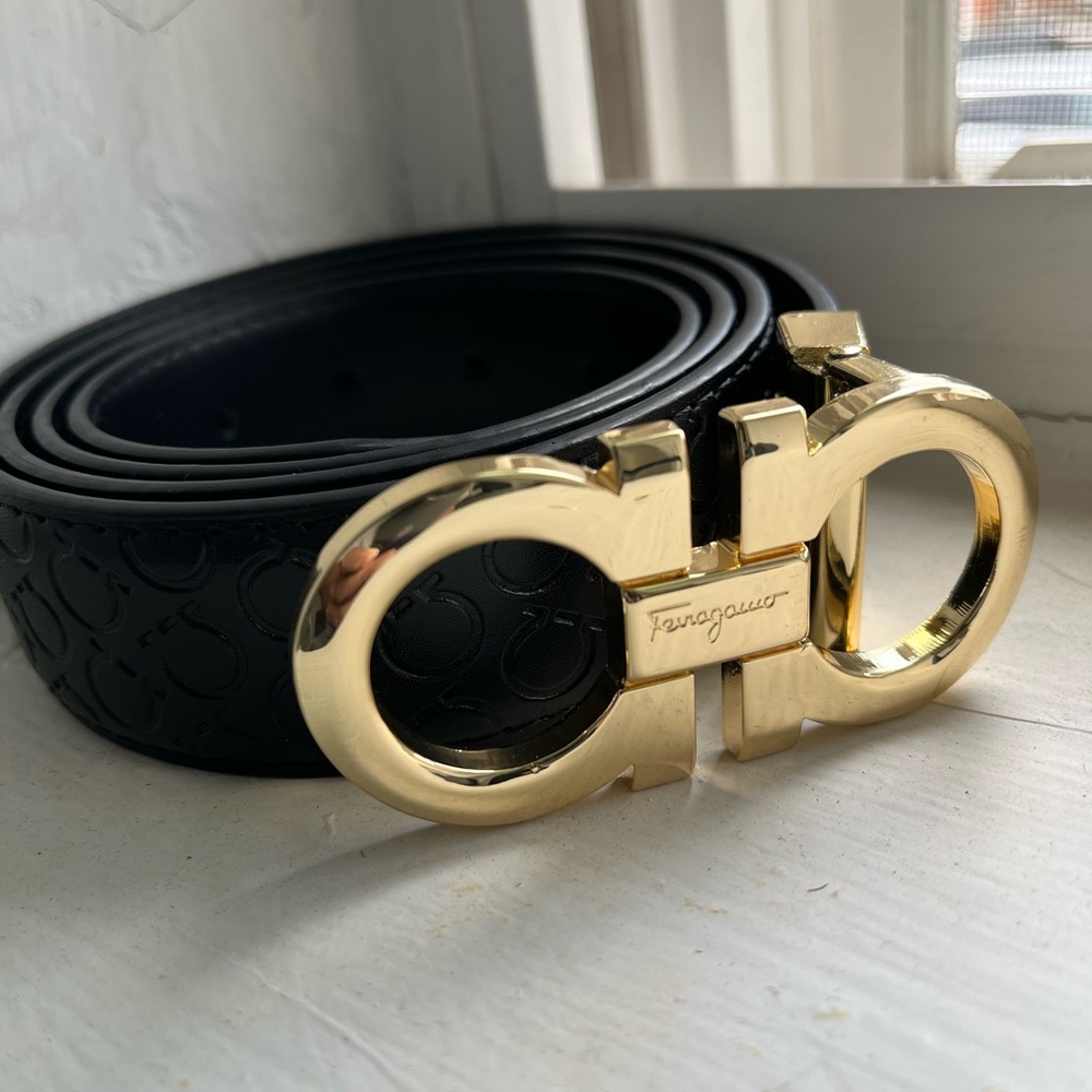 Salvatore Ferragamo Gancini 100% genuine leather reversible belt. Size 38